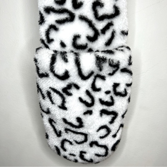 White Leopard Animal Hat with Mittens - Toddler Young Child OS fits most - NWOT - Picture 9 of 10